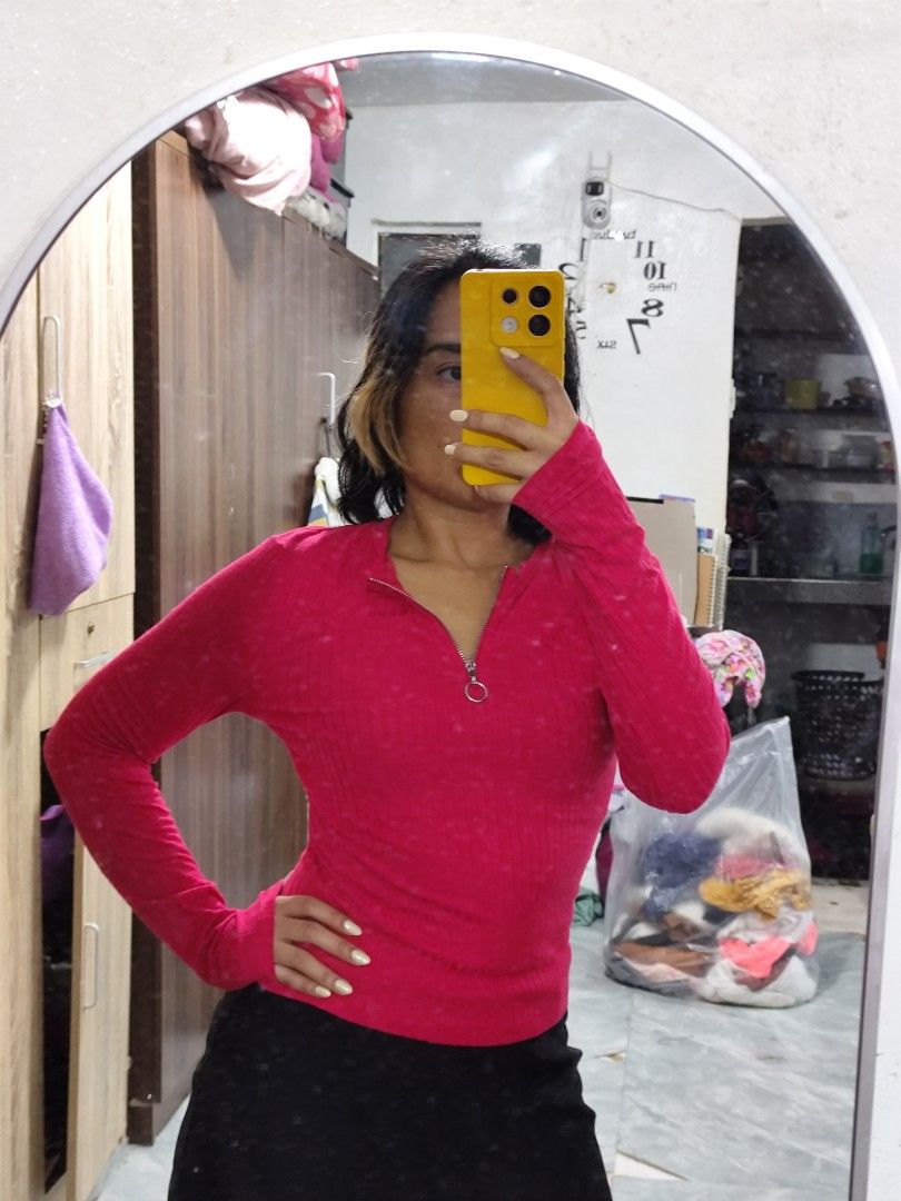 Divided Red Ribbed Long Sleeve Zip Top Size S (Category: Longsleeves) located in Cavite. Submitted by zenshub (Listing ID 1467079643, Image 2). Description: Used once. Sa concert ng Straykids. :).