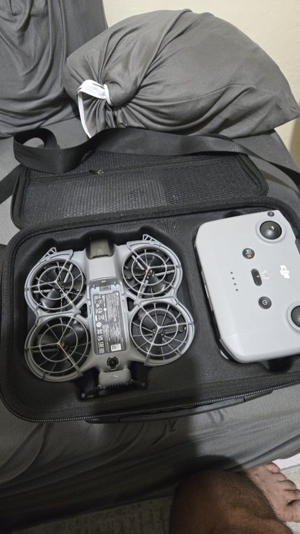 DJI Neo 2 drone storage bag and remote controller (Category: Drones) located in Manila. Submitted by fafamoto (Listing ID 1467056711, Image 3). Description: - Custom fit for DJI Neo 2: Safely holds drone, controller, and up to 3 batteries , and transceiver - Extra storage: Includes space for spare propellers packed in sealed plastic - Ultimate protection: Tough hard shell exterior guards against bumps and drops - Organized interior: Precision foa