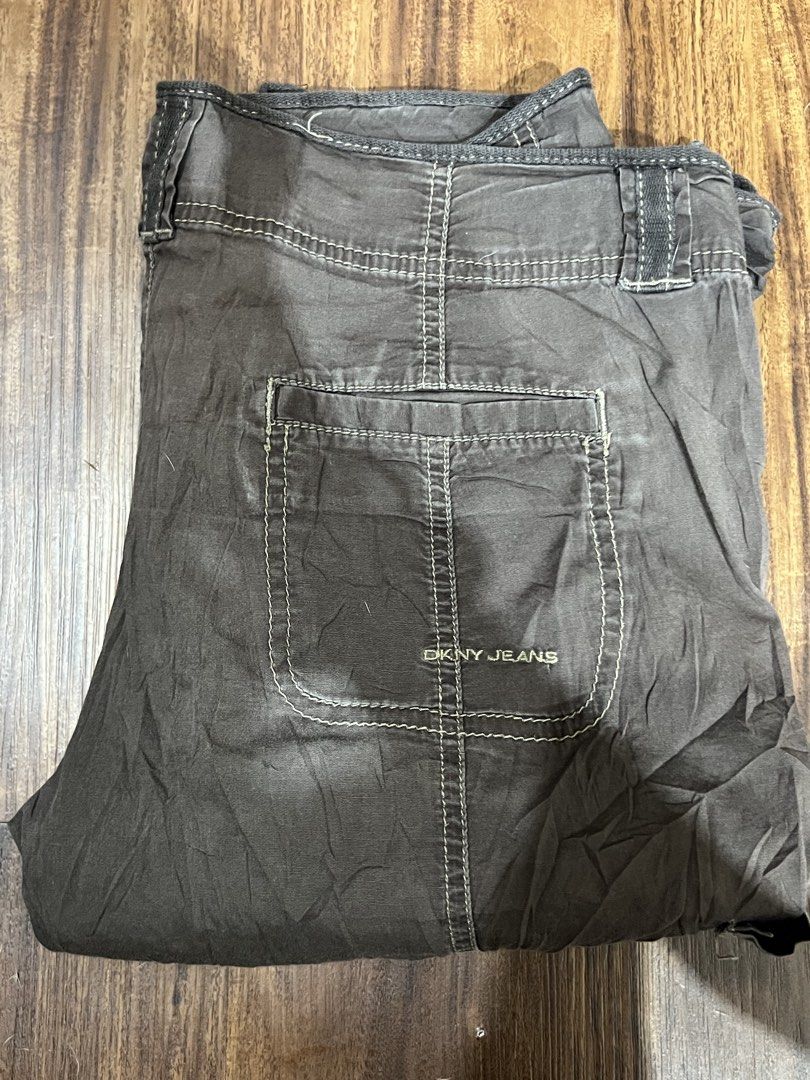 DKNY cargo capri pants Vintage 2000s Y2k (Category: Other Bottoms) located in Manila. Submitted by Pilarrrrr (Listing ID 1467055216, Image 3). Description: .