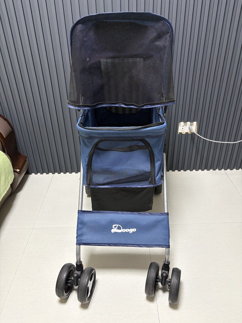 Dog Stroller (Category: Homes & Other Pet Accessories) located in Imus. Submitted by tableforfive (Listing ID 1467003166, Image 2). Description: Almost brand new Used only once For pick up or lalamove only.