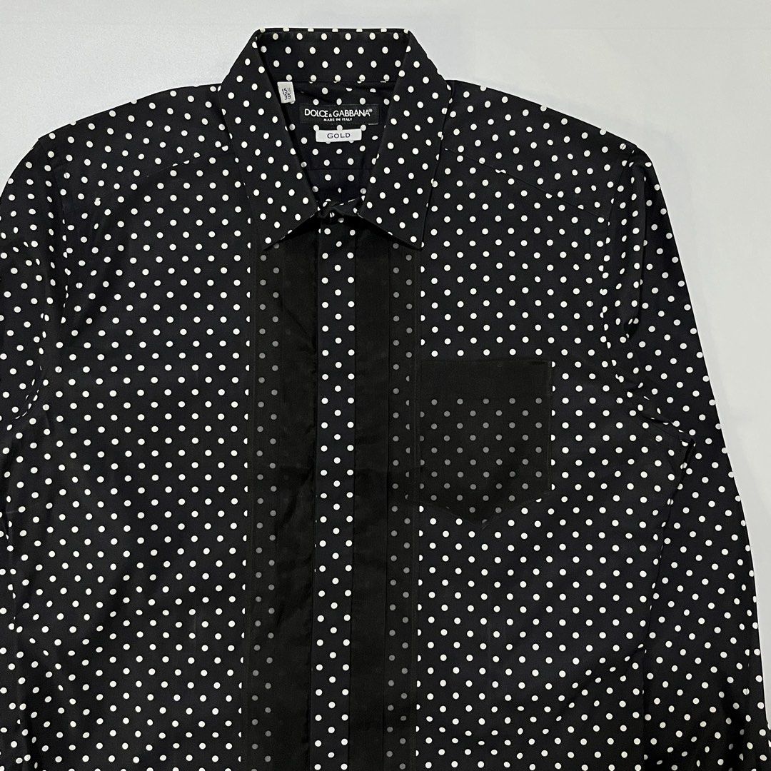 DOLCE & GABBANA POLKA DOT SHIRT (Category: Luxury Apparel) located in Bacolod City. Submitted by the.finest (Listing ID 1467104945, Image 2). Description: Dolce & Gabbana Polka dot Button up Shirt Size: Medium to Large Width: 19.5 Length: 30.5 Condition: 9.5/10 4,500+shipping fee.