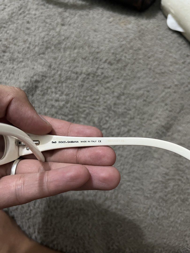 dolce & gabbana shades (Category: Activewear) located in Manila. Submitted by owjayy01 (Listing ID 1467140797, Image 3). Description: D&G DOLCE & GABBANA SHADES.