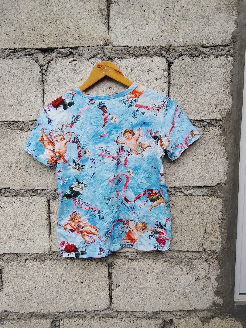 Dolce and gabbana angel top (Category: Activewear) located in Bayombong. Submitted by jeffreybee (Listing ID 1467059078, Image 2). Description: presentable condition.