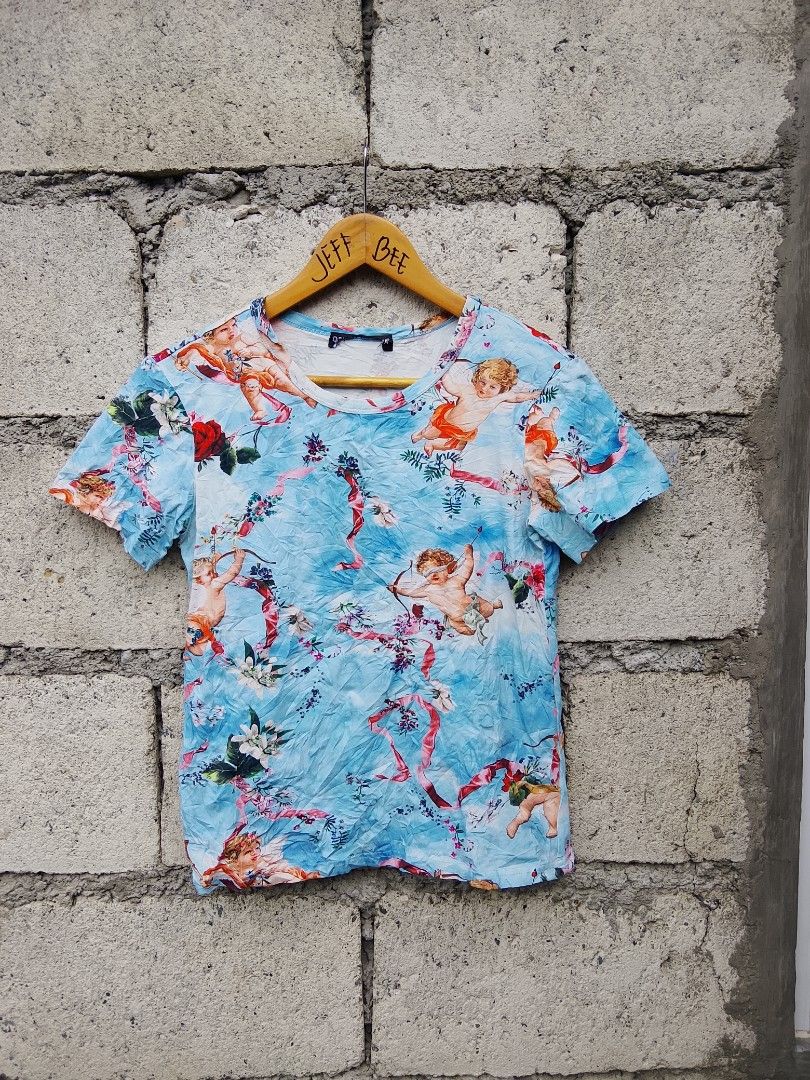 Dolce and gabbana angel top (Category: Activewear) located in Bayombong. Submitted by jeffreybee (Listing ID 1467059078, Image 1). Description: presentable condition.