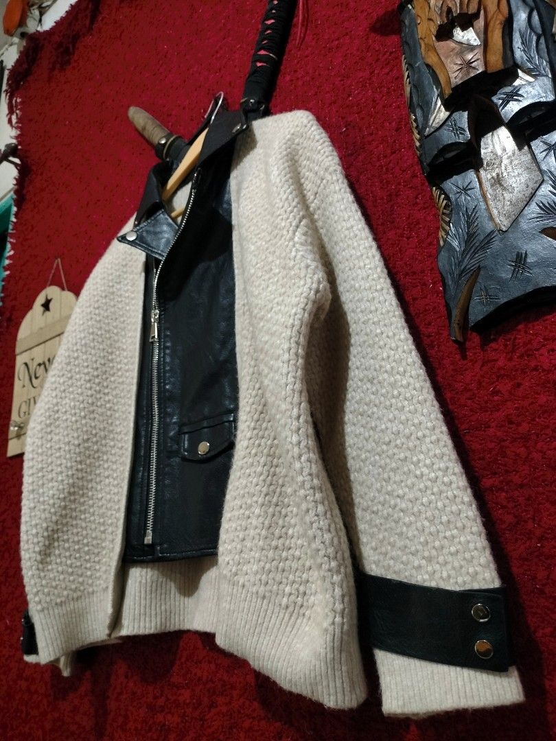 DOUBLE BREASTED PLAID TWEED TYPE JACKET FOR WOMEN'S (Category: Coats, Jackets and Outerwear) located in Baguio. Submitted by vertex_nga.pow (Listing ID 1467069559, Image 3). Description: DOUBLE BREASTED PLAID TWEED TYPE JACKET FOR WOMEN'S LARGE SIZE DIMENSION 24L BY 24 ARMPIT TO ARMPIT EXCELLENT CONDITION BAGUIO LOCATION PLUS SF SA MALAYU JNT COURIER PASS COD UNLI VOUCH.