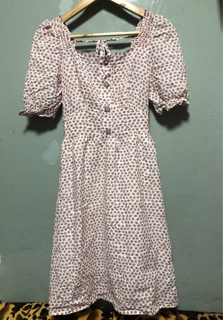 Dress (Category: Dresses) located in Tuguegarao City. Submitted by roxannejoy_santos96 (Listing ID 1467020597, Image 3). Description: Small-medium color blue dress Xs-Small printed dress 100each.