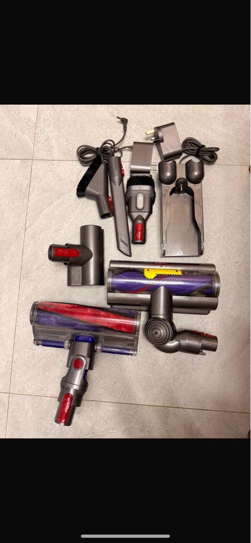 Dyson Cyclone V10 Absolute vacuum cleaner attachments and accessories （分類：吸塵機 ＆ 家居清潔電器）位於 Hong Kong。 由 teacup.trove 提交（商品編號 1467130567，圖片 3）。簡介： Dyson Cyclone V10 Absolute attachments and charging accessories. Orange wand included alongside two main cleaner heads, mini motorized tool, crevice tool, combination tool, soft dusting brush, dock station, and power adapter with UK plug. Everything pictured goes together as a full set for cleaning floor