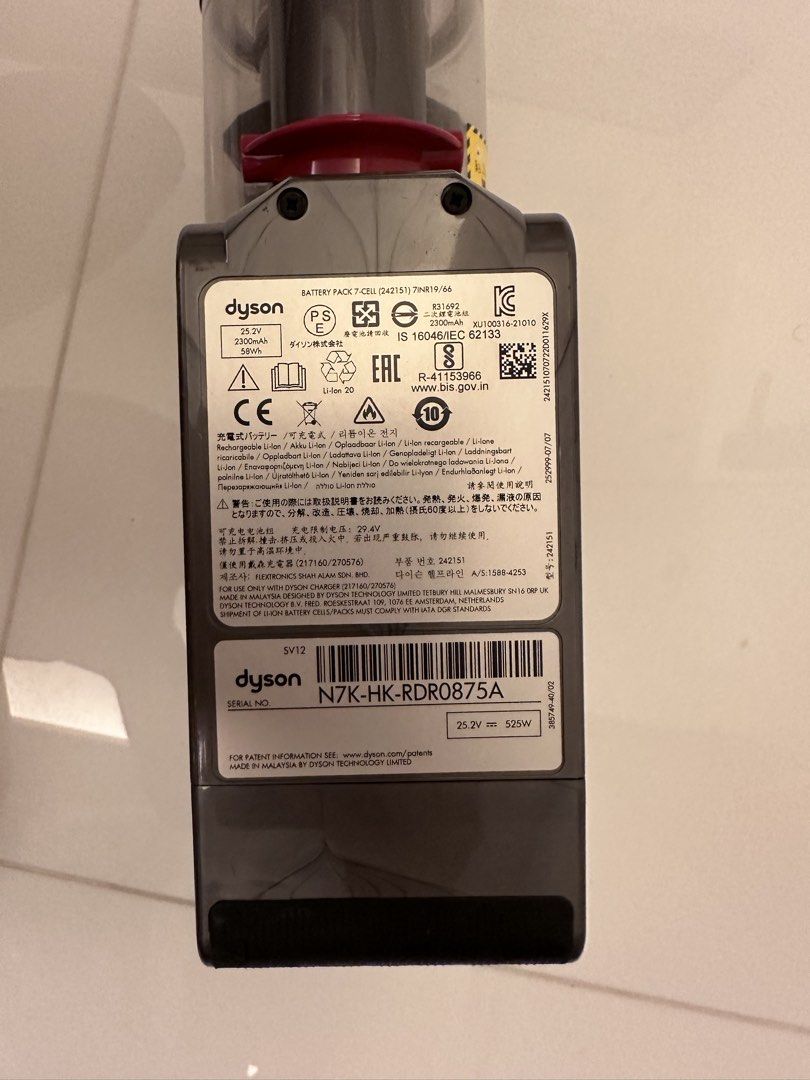 Dyson cyclone v10 fluffy extra vaccum 已過保養 （分類：吸塵機 ＆ 家居清潔電器）位於 Hong Kong。 由 msboo 提交（商品編號 1467092269，圖片 3）。簡介： 已過保養 連火牛叉電 用5分鐘左右會自己熄機 可以自行維修。