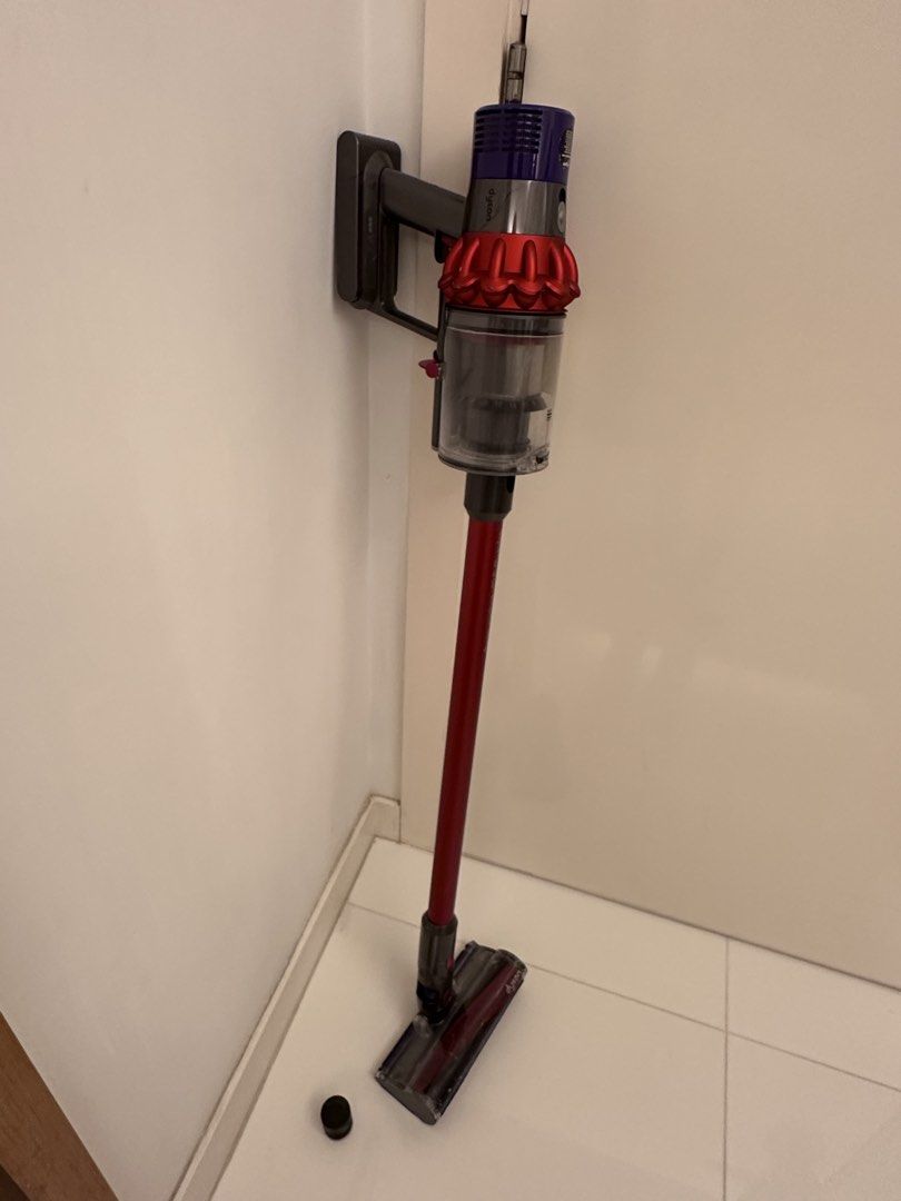 Dyson cyclone v10 fluffy extra vaccum 已過保養 （分類：吸塵機 ＆ 家居清潔電器）位於 Hong Kong。 由 msboo 提交（商品編號 1467092269，圖片 2）。簡介： 已過保養 連火牛叉電 用5分鐘左右會自己熄機 可以自行維修。