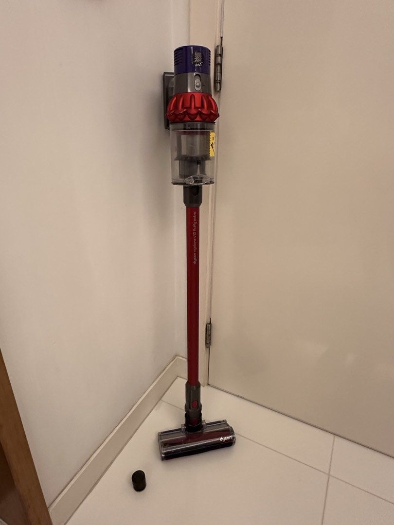 Dyson cyclone v10 fluffy extra vaccum 已過保養 （分類：吸塵機 ＆ 家居清潔電器）位於 Hong Kong。 由 msboo 提交（商品編號 1467092269，圖片 1）。簡介： 已過保養 連火牛叉電 用5分鐘左右會自己熄機 可以自行維修。