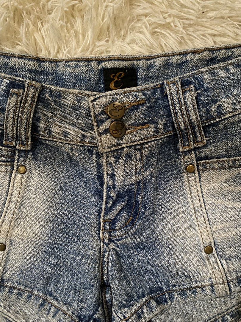 E' Denim Low Rise Shorts (Category: Shorts) located in Guagua. Submitted by zenn_vi (Listing ID 1467132213, Image 3). Description: - Style: Vintage low rise denim shorts - Wash: Light wash with heavy whiskering on the thighs - Closure: Double button closure with custom embossed buttons - Details: Front panel stud rivets and back patch pockets - Brand: 'E' tag on inner waistband - Condition: Excellent pre-loved / ready to wear.