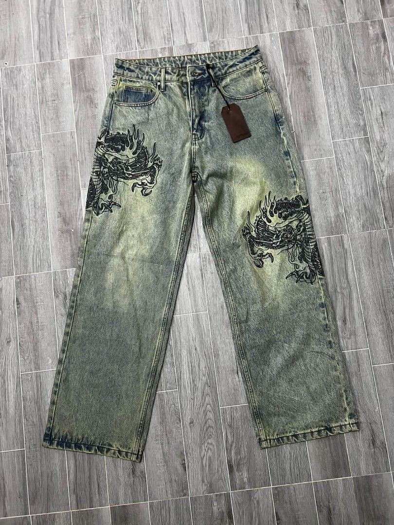 Ed hardy (Category: Jeans) located in Titay. Submitted by rasyu_subano (Listing ID 1467039246, Image 1). Description: 32 waistline, opening 10 , length 42.