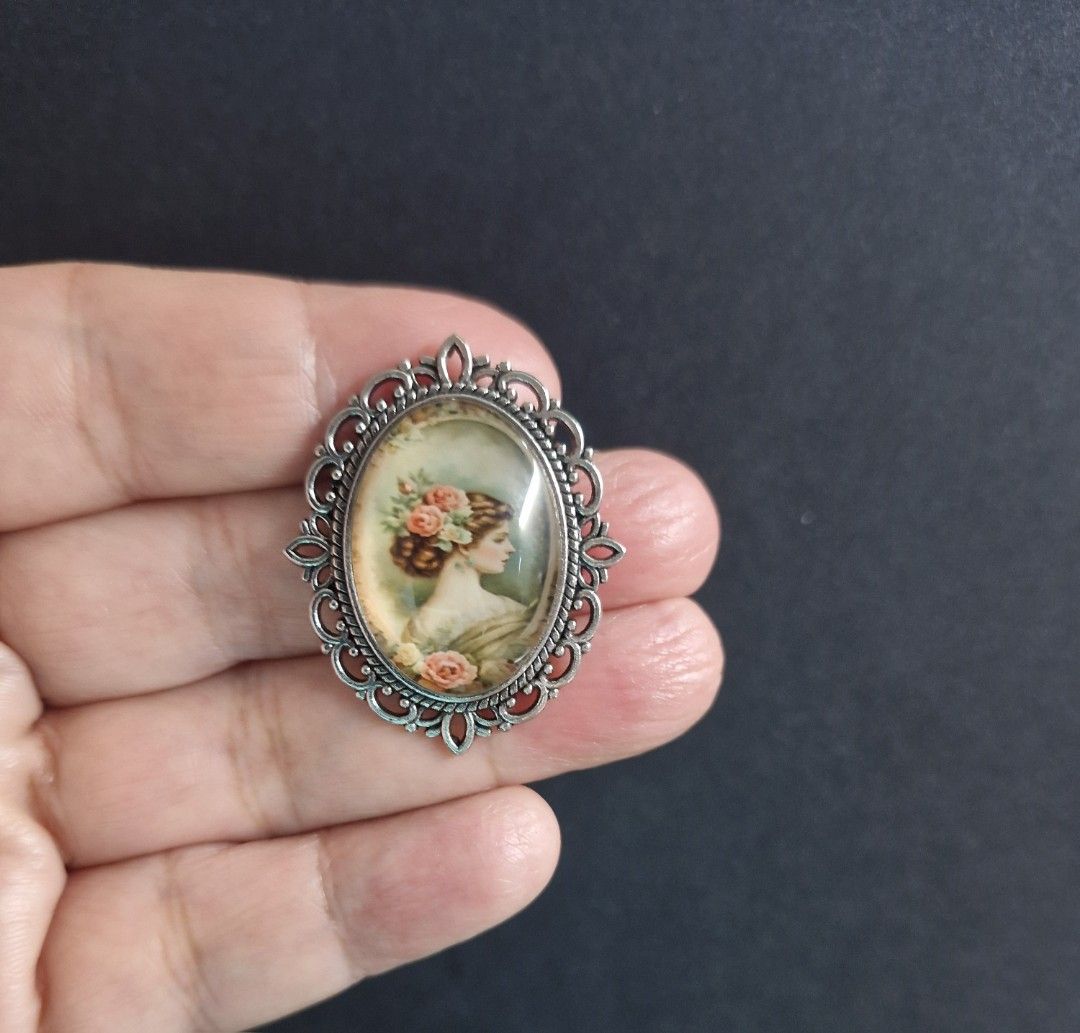 Elise's Brooch (Category: Brooches) located in Taguig. Submitted by mommaschoice (Listing ID 1466986169, Image 2). Description: Brand New Antique Silver-tone finish Adds elegance to one's outfit Ships nationwide.