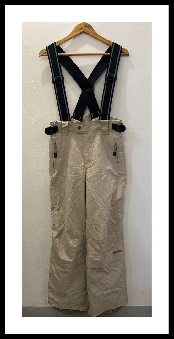 Ellesse Pants 90s (Category: Coats, Jackets and Outerwear) located in Tukuran. Submitted by retrothrifter88 (Listing ID 1467015059, Image 1). Description: Waist 32 Length 38 Strap is removable ✅.