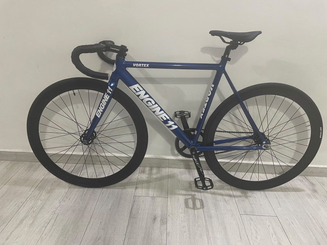 Engine11 Vortex FB (Category: Bicycles) located in Singapore. Submitted by thefunnypie123 (Listing ID 1467031117, Image 1). Description: - Model: Engine11 Vortex track bike (Blue) - Condition: 9/10 -1/1 in sg.