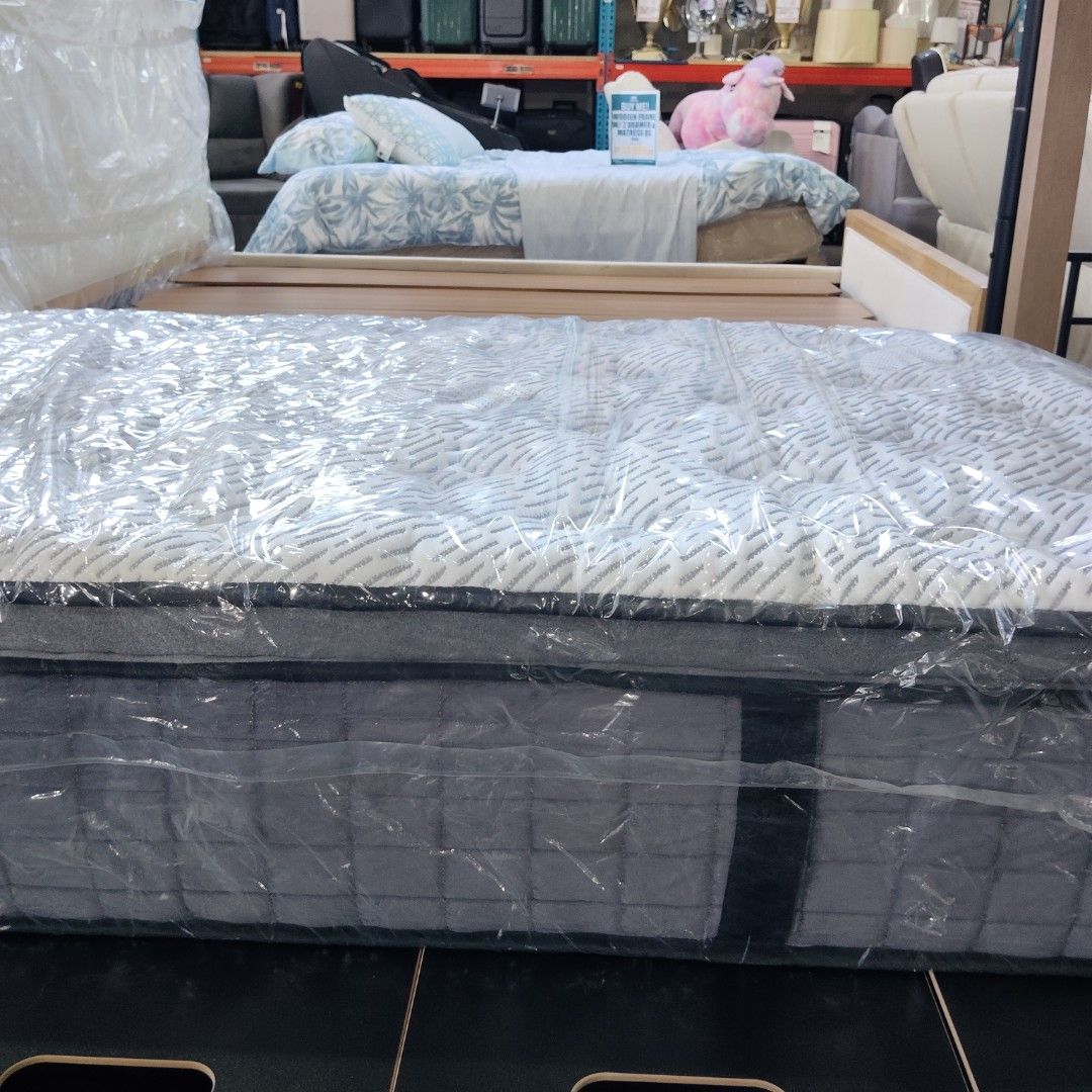 Ergolux Elite Bamboo King Single Mattress Medium Plush (Category: Bed Frames & Mattresses) located in Caloocan City. Submitted by budlat944-45384 (Listing ID 1466997155, Image 1). Description: - Size: King Single - Condition: Brand new, completely unused, and still wrapped in original plastic - Support: Medium plush with 9 targeted support zones - Construction: Advanced pocket spring system with reinforced edges to prevent sagging - Cover: Soft a