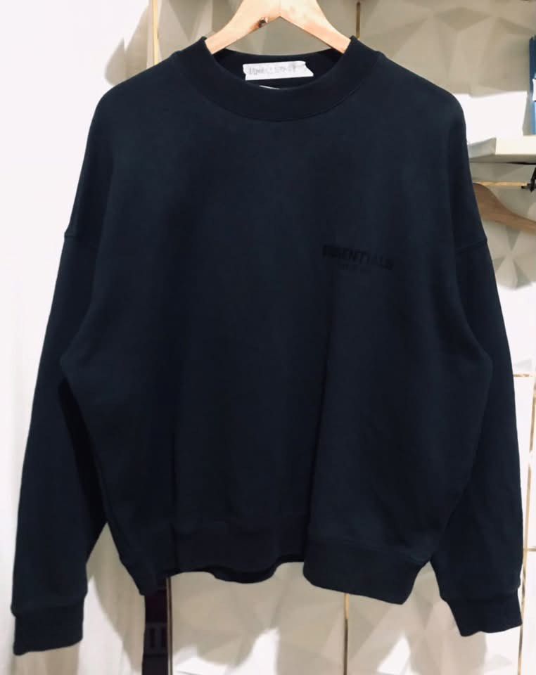 essentials brand sweatshirt🔥 (Category: Hoodies) located in Tanay. Submitted by drthriftthree (Listing ID 1467035138, Image 3). Description: excellent condition!.