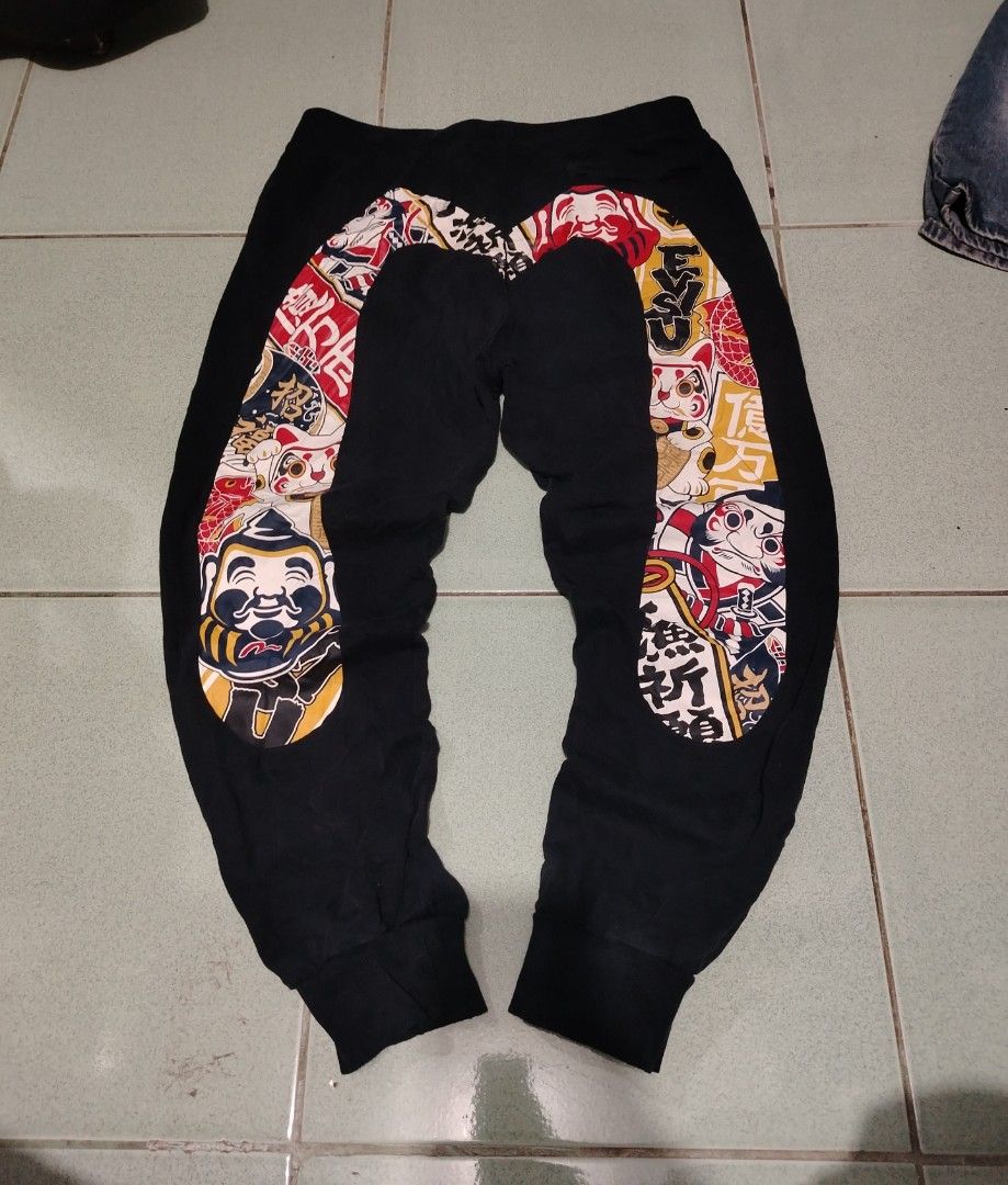 Evisu Daicock (Category: Joggers) located in Bocaue. Submitted by adrianberi35876 (Listing ID 1467126689, Image 1). Description: Evisu Daicock Waist:32 - 37 Length:38.5 Color Rate:9/10 Good Condition Issue:Sign of usage sa hem & minimal cracks sa front design and sa back check the last 3 photo Mine:500 free sf Bocaue,Bulacan.