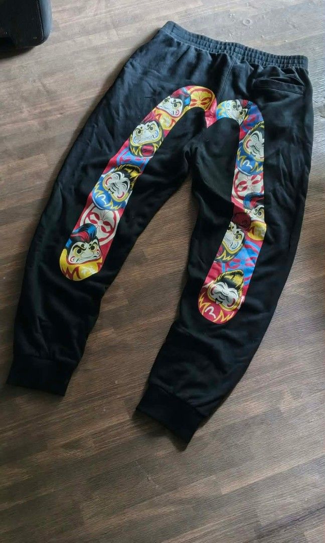 EVISU DAICOCK JOGGER PANTS (Category: Shorts) located in Manila. Submitted by thriftko_21 (Listing ID 1467085627, Image 1). Description: FREE SIZE WAIST 40 LENGTH.