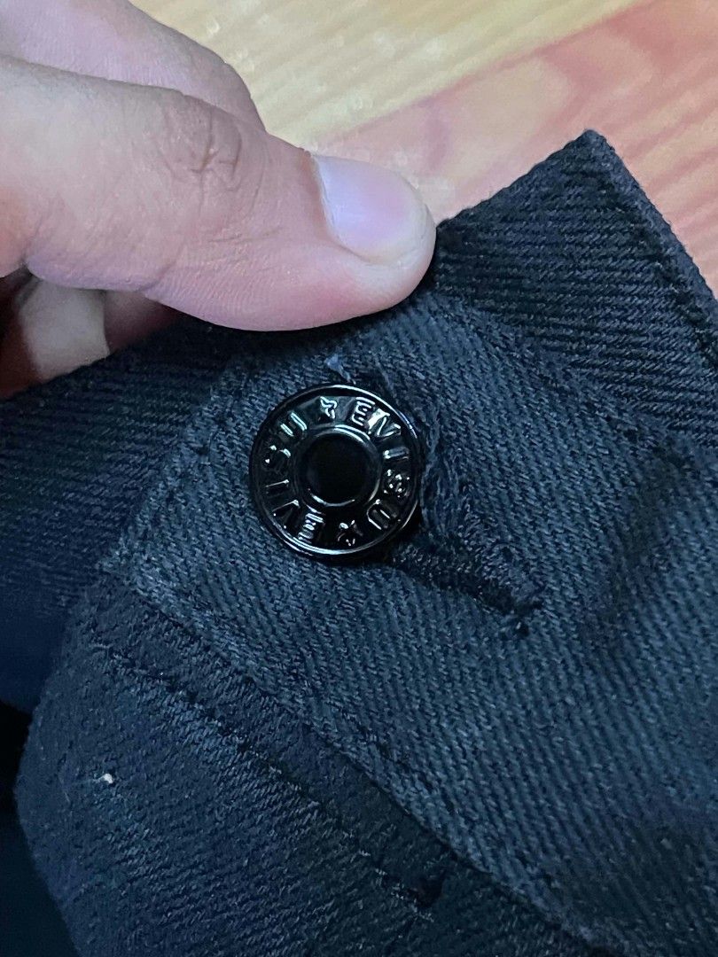 Evisu tiger (Category: Tshirts & Polo Shirts ) located in Manila. Submitted by thrift156 (Listing ID 1467113367, Image 3). Description: Tape Flat Dimes: Waist: 36" Length: 42" Thigh: 12" Hem: 8".