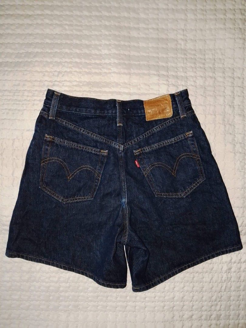 Excellent Condition Size: 28 (Category: Shorts) located in Lupon. Submitted by johnthrift_517 (Listing ID 1467115357, Image 2). Description: .
