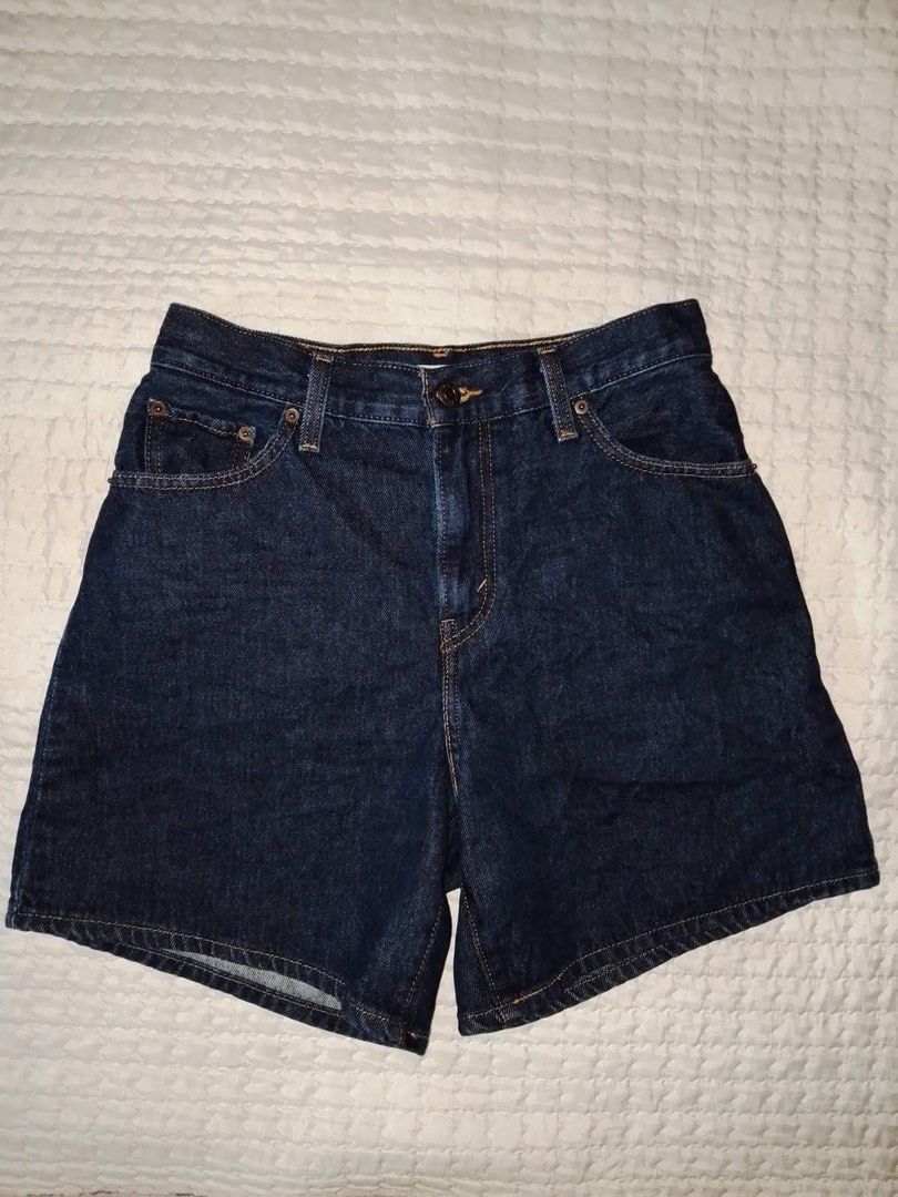 Excellent Condition Size: 28 (Category: Shorts) located in Lupon. Submitted by johnthrift_517 (Listing ID 1467115357, Image 1). Description: .