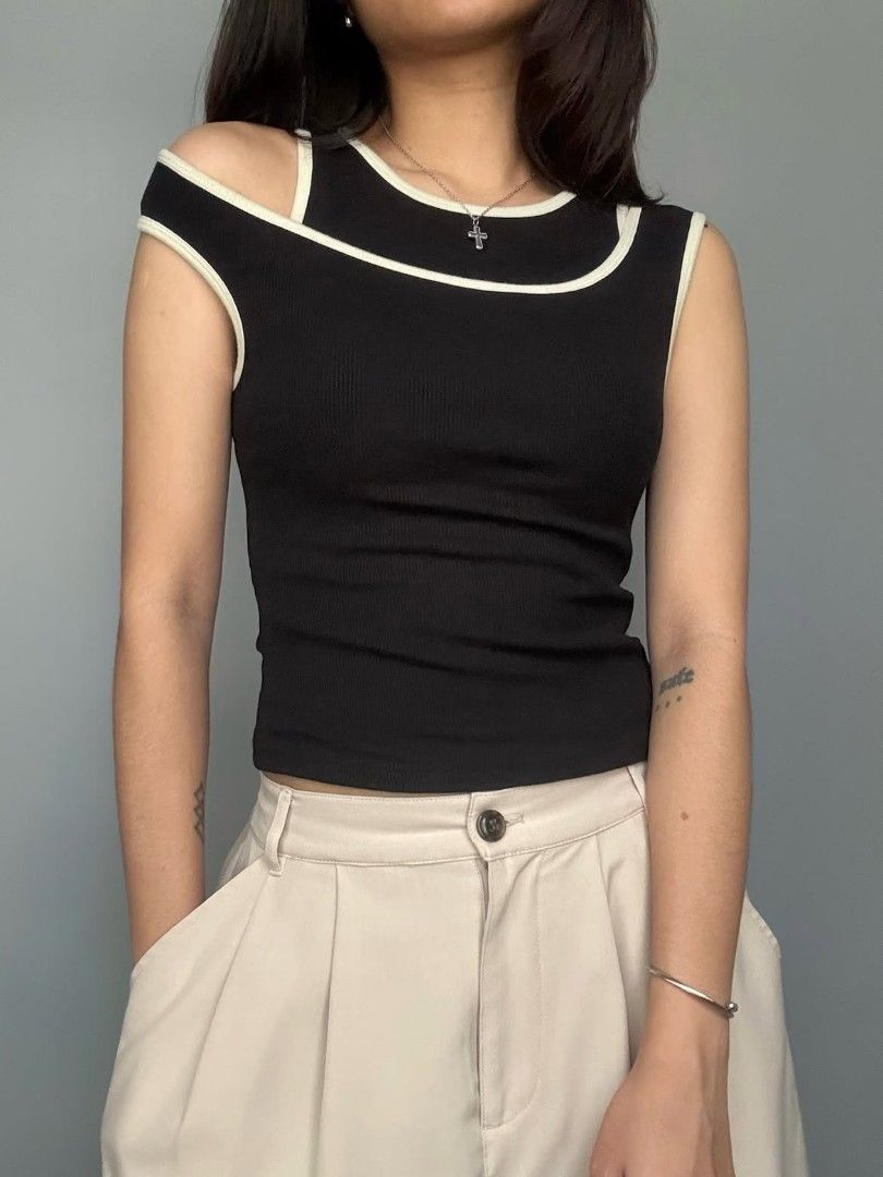 faux 2pc ribbed ringer multiway top (Category: Sleeveless) located in Legazpi City. Submitted by z.ehranicole (Listing ID 1467129669, Image 1). Description: xs to s.