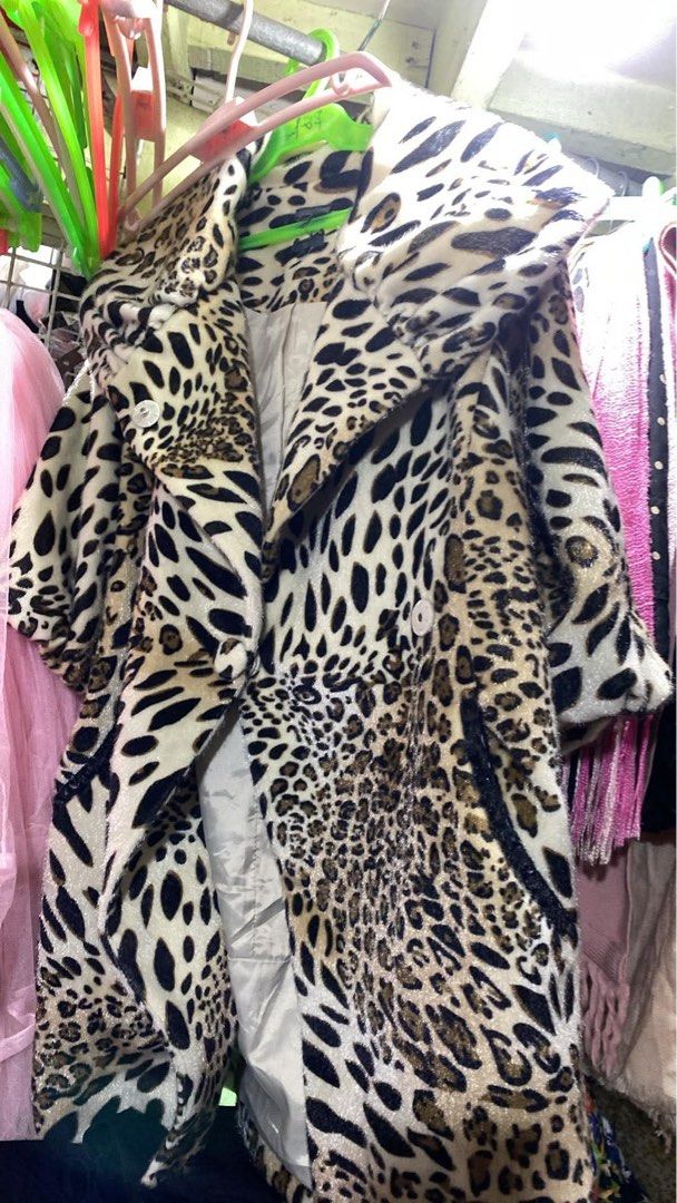 Faux fur leopard coat (Category: Coats, Jackets and Outerwear) located in Baguio. Submitted by workwear2600 (Listing ID 1466992698, Image 1). Description: .