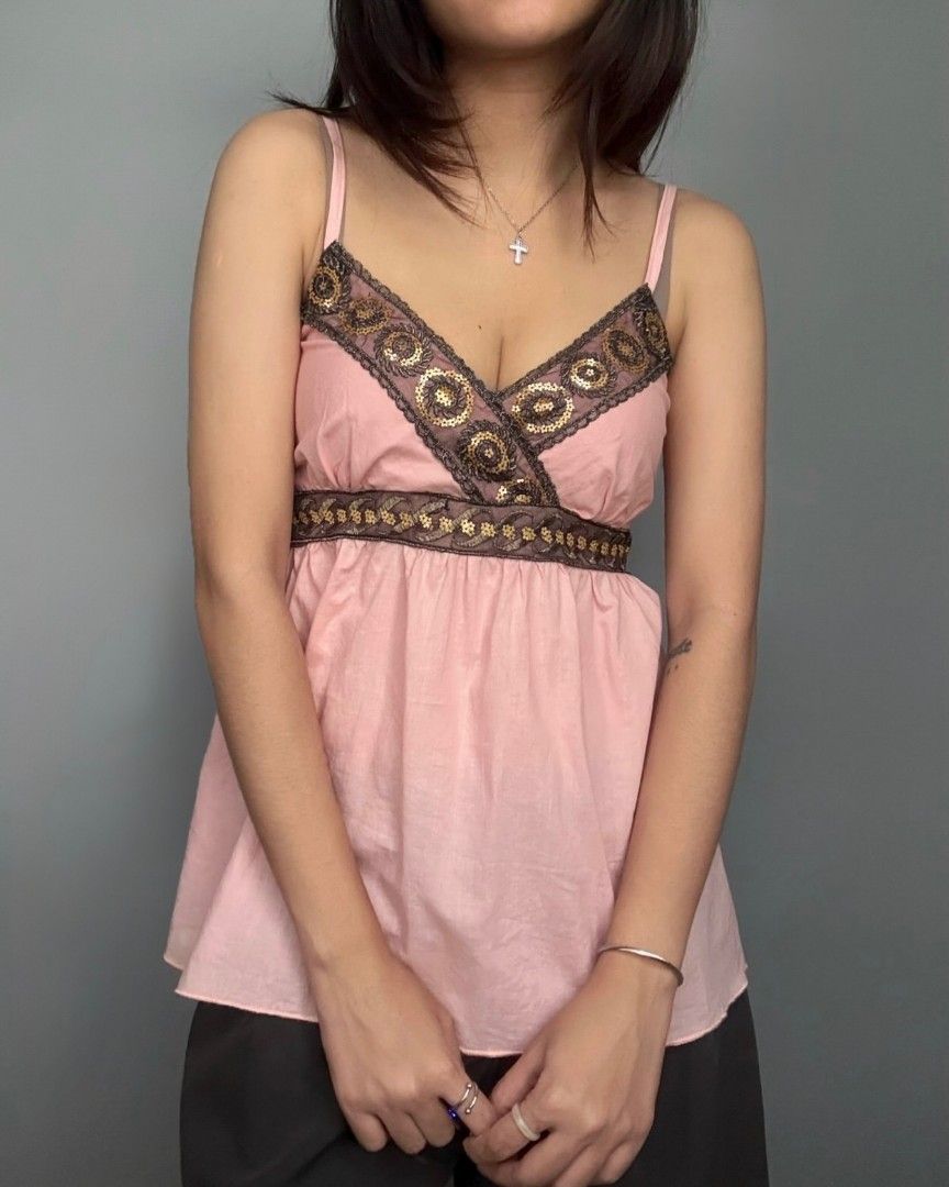 fave pink & brown sequins lace bustier top (Category: Sleeveless) located in Legazpi City. Submitted by z.ehranicole (Listing ID 1467131106, Image 2). Description: - adjustable straps; smocking back small to medium.