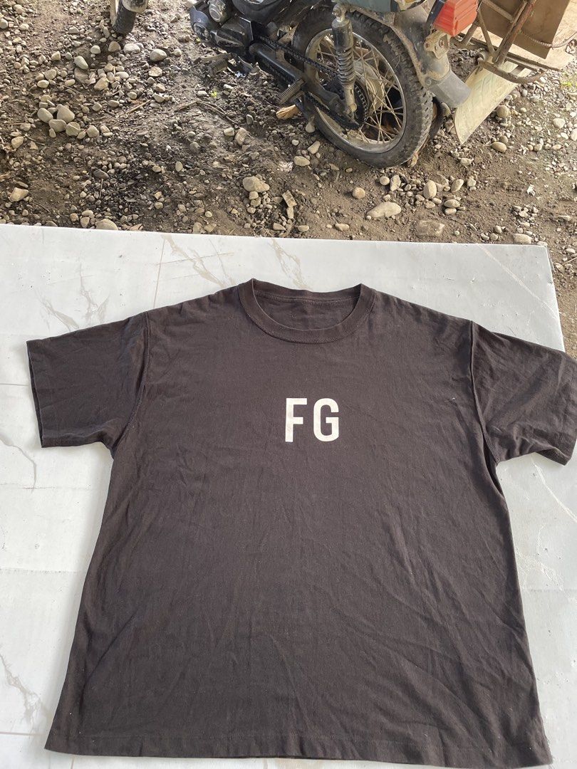 Fear of God (Category: Tshirts & Polo Shirts ) located in New Bataan. Submitted by rebisa.404 (Listing ID 1467033362, Image 1). Description: Fear of God M on tag( pasok XL) 24x28 No issue Need wash Condition and CR 9/10.