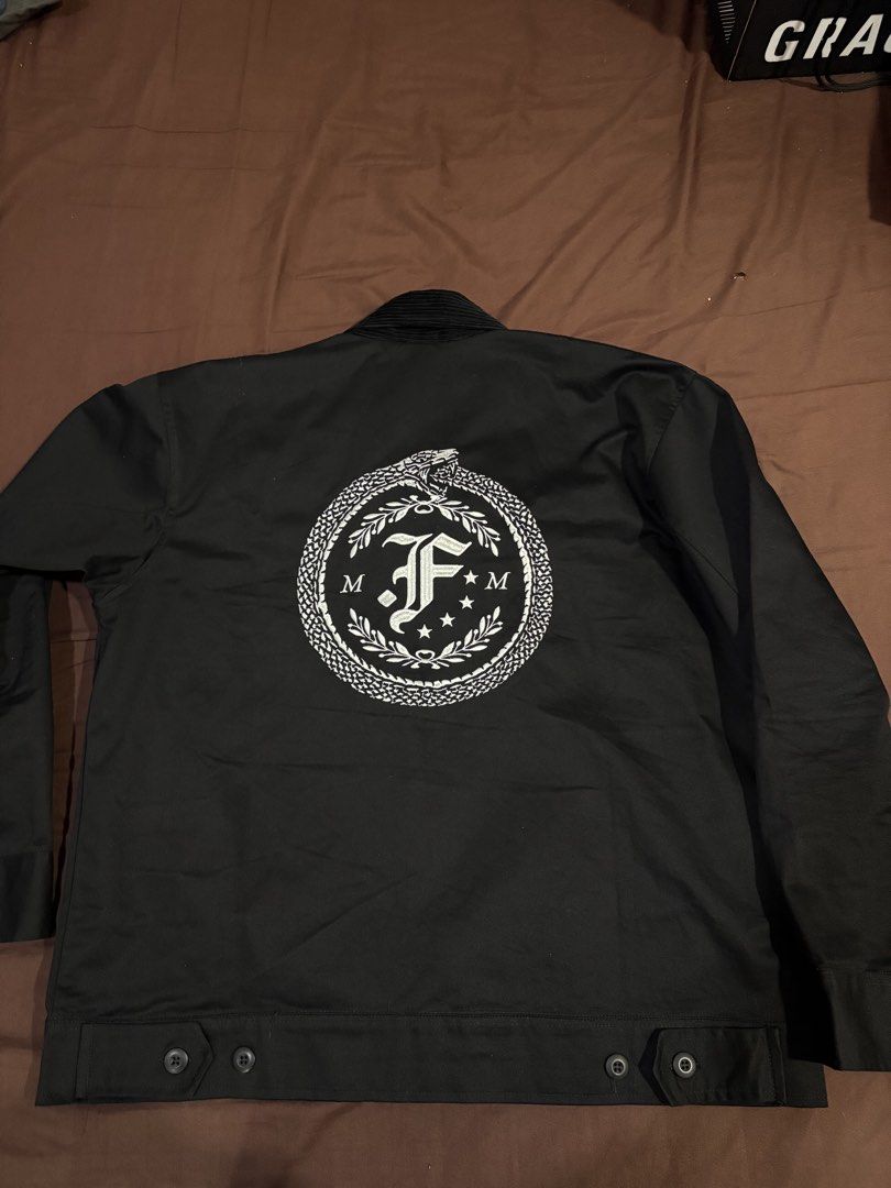 Feast work jacket (Category: Coats, Jackets and Outerwear) located in Klang. Submitted by qrew123 (Listing ID 1467091163, Image 2). Description: Size XLpit 25 / Labuh 27 Conditions used once 9.5/10.