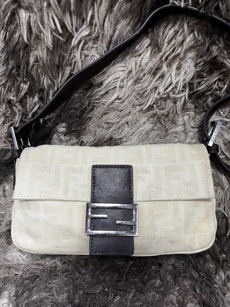 Fendi zucca baguette (Category: Luxury Bags & Wallets) located in Cagayan de Oro. Submitted by bj.garments (Listing ID 1467049484, Image 3). Description: .
