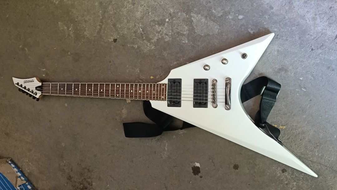 Fernandes v hawk flying v guitar (Category: Musical Instruments) located in Manila. Submitted by nestorberj17681 (Listing ID 1466987636, Image 1). Description: rush for sale ( fixed price ) slightly scratch lang with gigbag included.