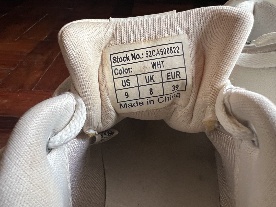 FILA Womens Heritage Draft White 9 (Category: Sneakers) located in Pasig City. Submitted by littlemisslove (Listing ID 1466993073, Image 2). Description: Preloved (please manage your expectations) Size: US 9 Color: White - 💯 original - very comfy - cleaned but needs deep cleaning if you prefer - no box - with super minimal flaw: slight discoloration sa outsole, puputi pa siguro if deep cleaned - overall in good quality (See last photos when worn
