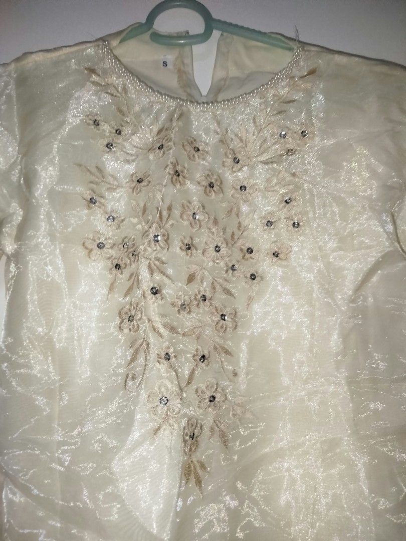 Filipiniana (Category: Evening dresses & gowns) located in Manila. Submitted by shoppebymaria (Listing ID 1467097595, Image 3). Description: Tag says small.