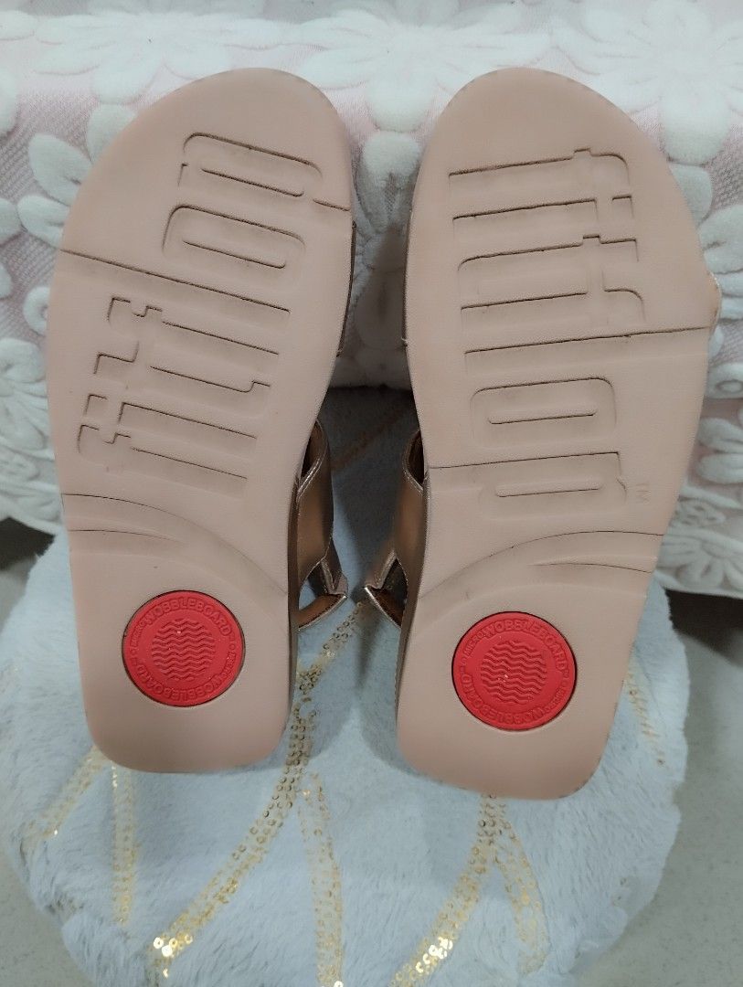 Fitflop pink sandals (Category: Flats & Sandals) located in Subic. Submitted by starvi (Listing ID 1467091174, Image 2). Description: original fitflop, slightly used. no damage.