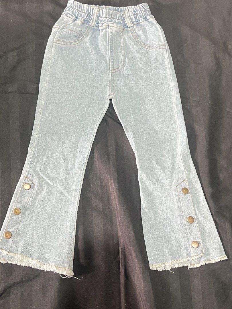 Flare Pants 4T (Category: Babies & Kids Fashion) located in Marikina City. Submitted by elthon24 (Listing ID 1467024984, Image 1). Description: DM me for close up photos or more details. Thank you. 📍Marikina.