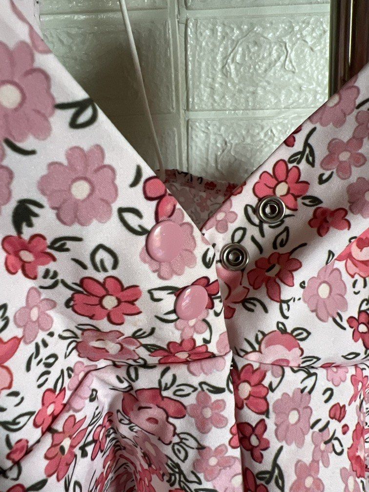 Floral Cropped Top (Category: Sleeveless) located in Dagupan City. Submitted by go.kluttery (Listing ID 1467035338, Image 3). Description: .