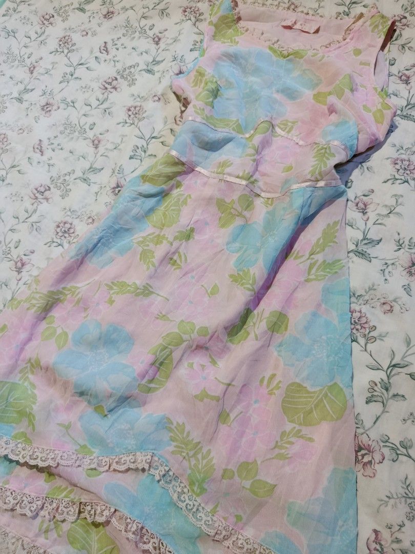 FLORAL DRESS (Category: Dresses) located in Manila. Submitted by itzme_acquaria (Listing ID 1467042806, Image 2). Description: XS-S.