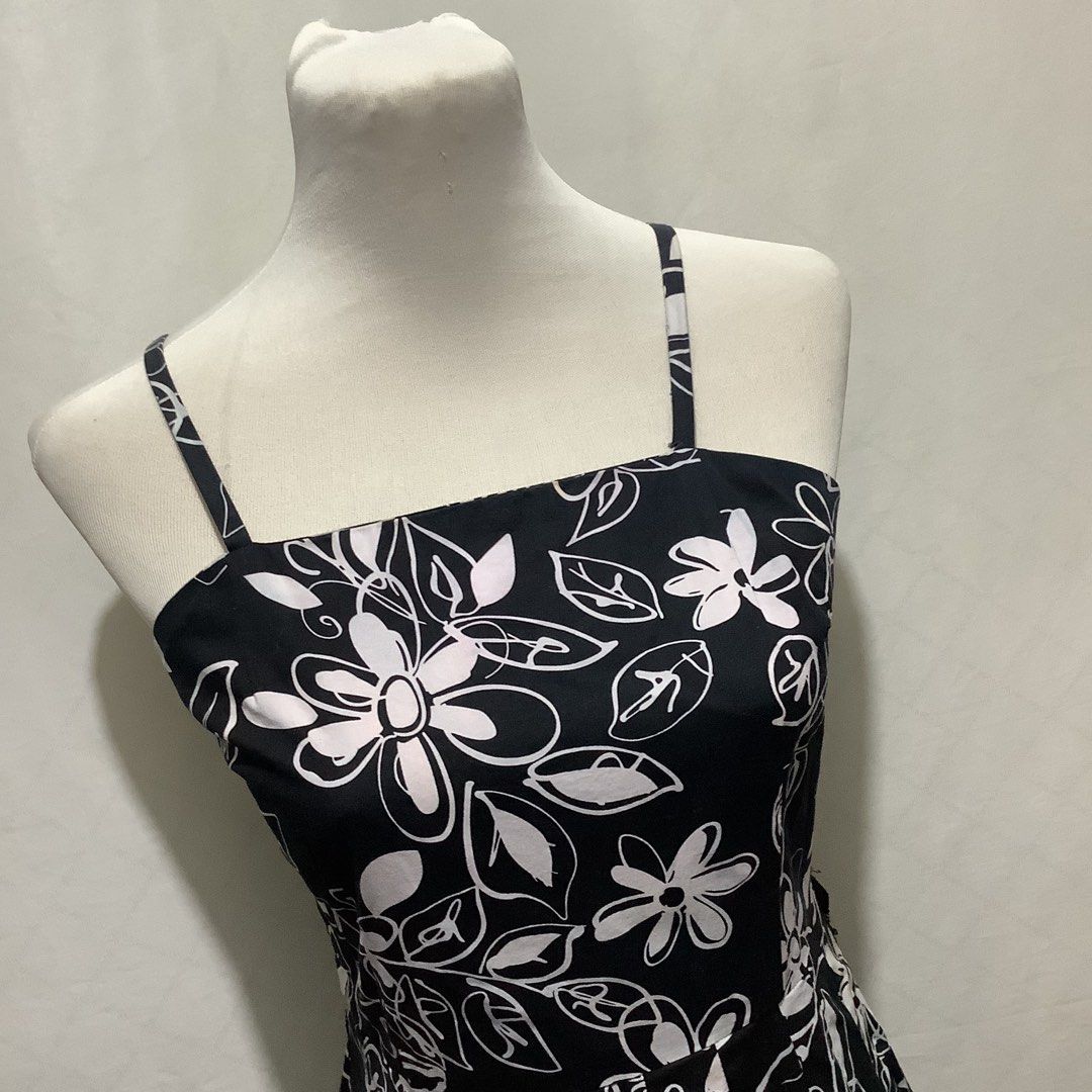 Black & White Floral Long Dress with Lace Details (Category: Dresses) located in Cavite. Submitted by kbyshe_catalog (Listing ID 1467101460, Image 2). Description: s-medium (length: around 40 inches) with lace details & zipper sa side .