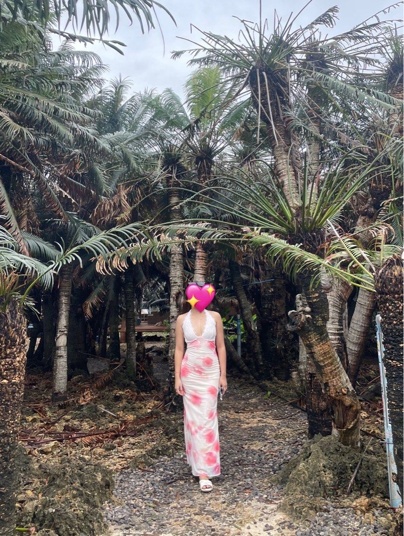 Floral Long Dress (Category: Dresses) located in Calamba. Submitted by declutter.sznn (Listing ID 1458870326, Image 2). Description: • used once • very flattering when worn ✨ •floor-length dress • ww photos posted for reference: height: 5'3 waistline: 26-27 inches.