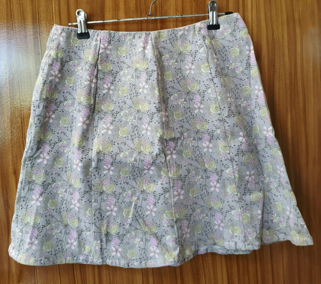 Floral pattern A-line skirt grey pink yellow (Category: Skirts) located in Caloocan City. Submitted by galorylem99656 (Listing ID 1467053092, Image 1). Description: ✨ Condition: Lightly used 📌 Reason for Selling: Decluttering PRODUCT DETAILS Type: A-line textured Floral Skirt Waist Height: High waist Color: Gray, flowers (pink, yellow, green) (actual color may vary slightly depending on lighting) Size: Extra Small Waist: 26 inches or 66 cm Hip: 