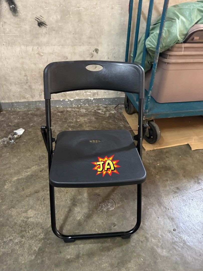 FOLDING CHAIR (Category: Looking For) located in Manila. Submitted by marilynabo789 (Listing ID 1467019060, Image 1). Description: .