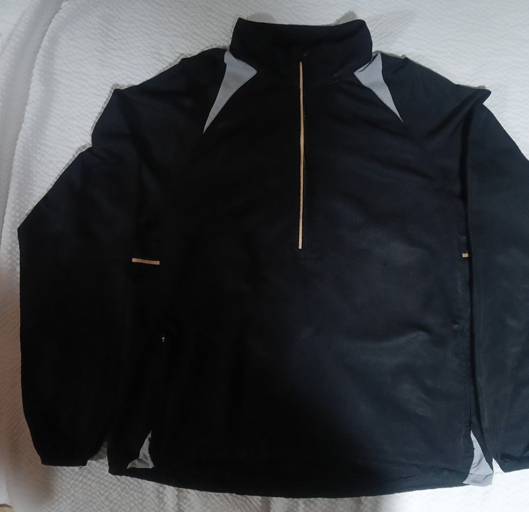PRE-LOVED Foot Locker Lightweight 1/4 Zip Activewear Jacket" or "Running Pullover Large" (Category: Coats, Jackets and Outerwear) located in Antipolo. Submitted by foncimigz (Listing ID 1467092897, Image 1). Description: foot locker Lightweight 1/4 Zip Activewear Jacket" or Running Pullover size Large wyswyg.