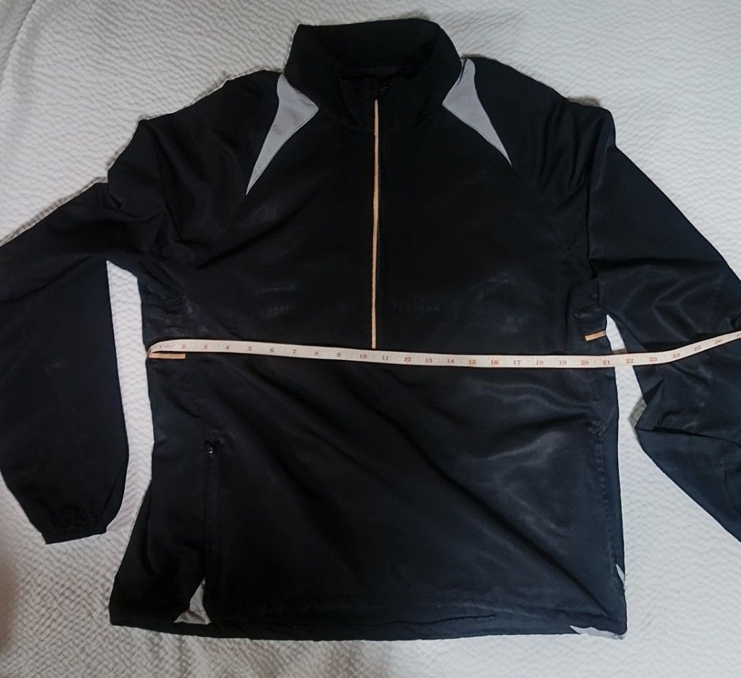 PRE-LOVED Foot Locker Lightweight 1/4 Zip Activewear Jacket" or "Running Pullover Large" (Category: Coats, Jackets and Outerwear) located in Antipolo. Submitted by foncimigz (Listing ID 1467092897, Image 3). Description: foot locker Lightweight 1/4 Zip Activewear Jacket" or Running Pullover size Large wyswyg.