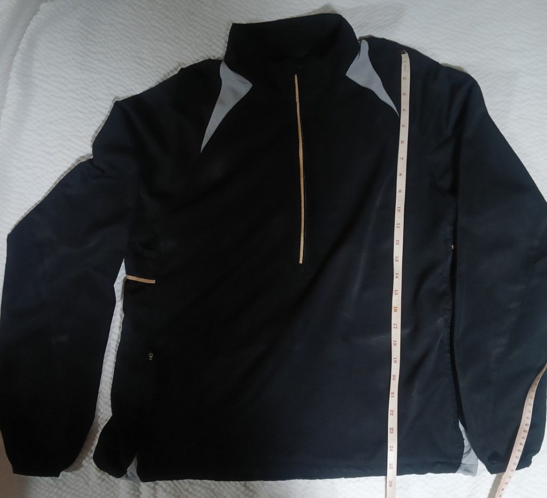 PRE-LOVED Foot Locker Lightweight 1/4 Zip Activewear Jacket" or "Running Pullover Large" (Category: Coats, Jackets and Outerwear) located in Antipolo. Submitted by foncimigz (Listing ID 1467092897, Image 2). Description: foot locker Lightweight 1/4 Zip Activewear Jacket" or Running Pullover size Large wyswyg.