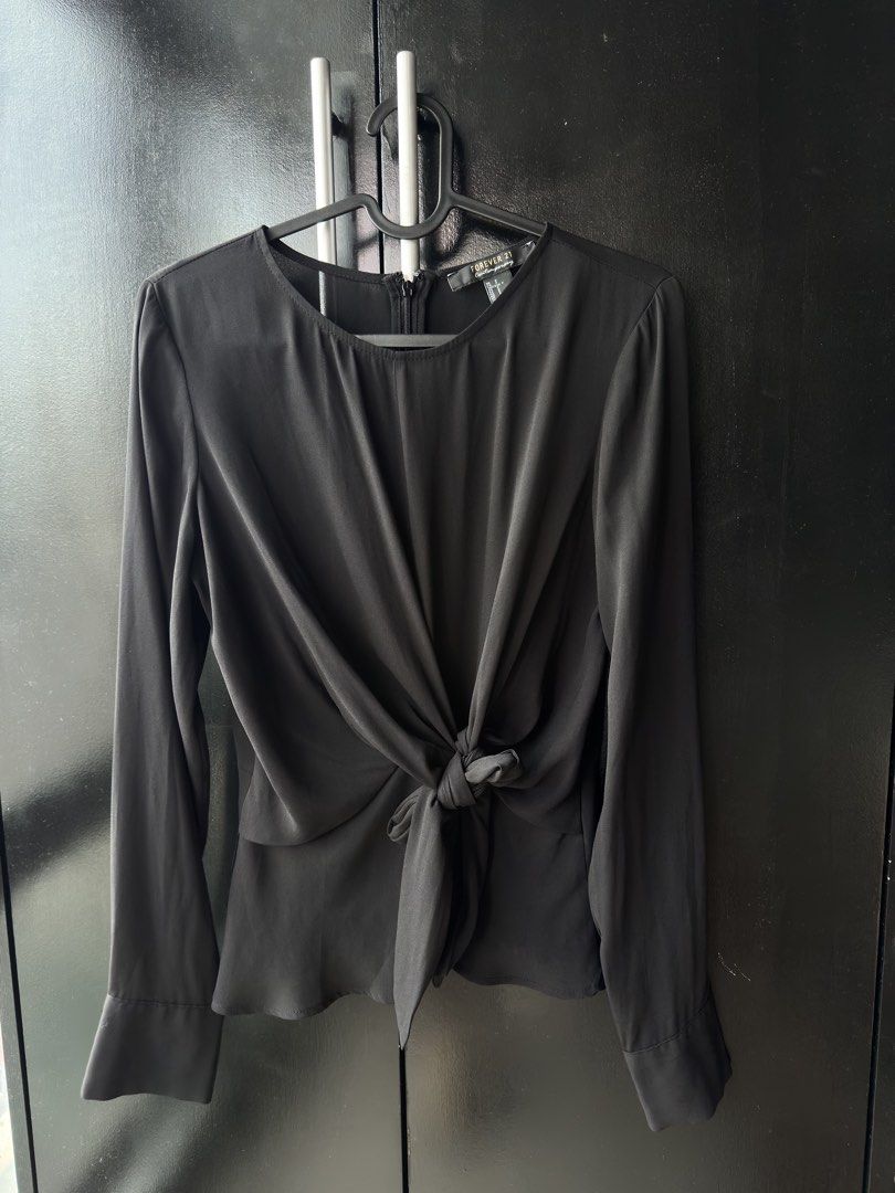 Forever 21 Black Long Sleeve Tie Front Blouse Size S (Category: Longsleeves) located in Makati City. Submitted by rj_0912 (Listing ID 1467164542, Image 1). Description: .