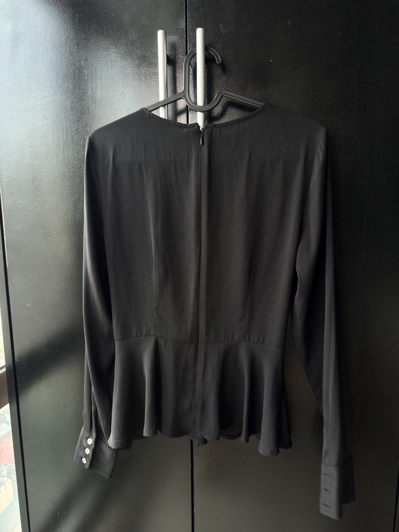 Forever 21 Black Long Sleeve Tie Front Blouse Size S (Category: Longsleeves) located in Makati City. Submitted by rj_0912 (Listing ID 1467164542, Image 2). Description: .