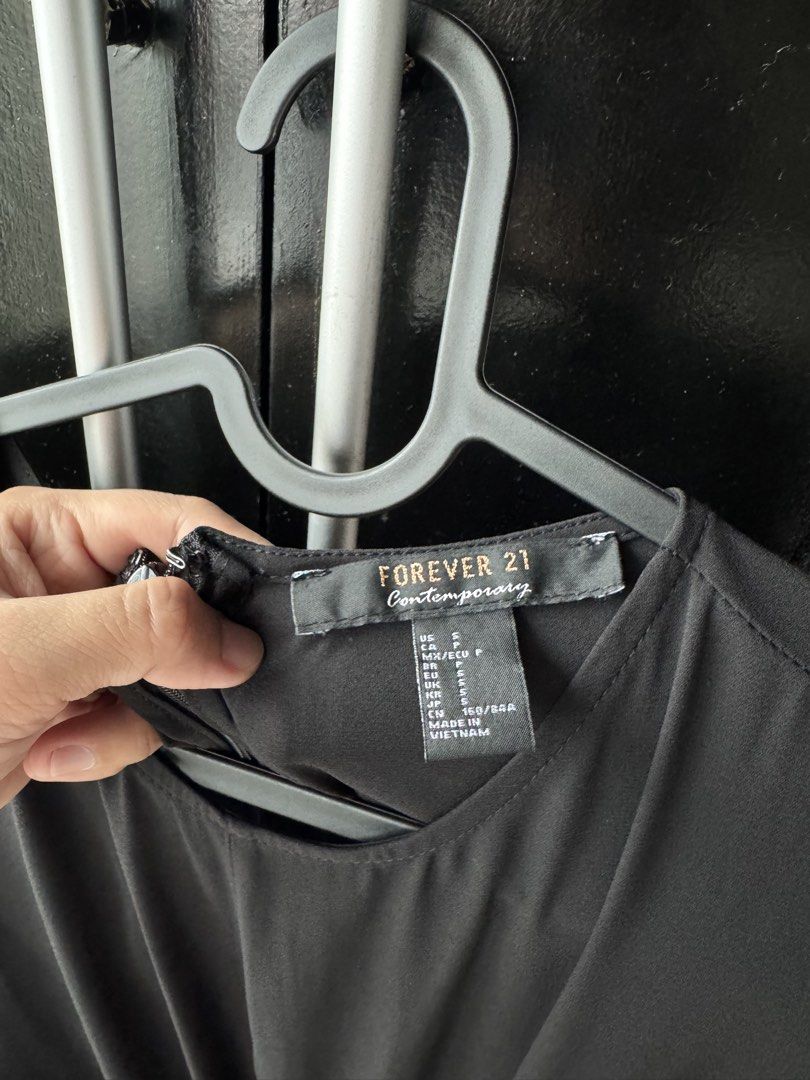 Forever 21 Black Long Sleeve Tie Front Blouse Size S (Category: Longsleeves) located in Makati City. Submitted by rj_0912 (Listing ID 1467164542, Image 3). Description: .