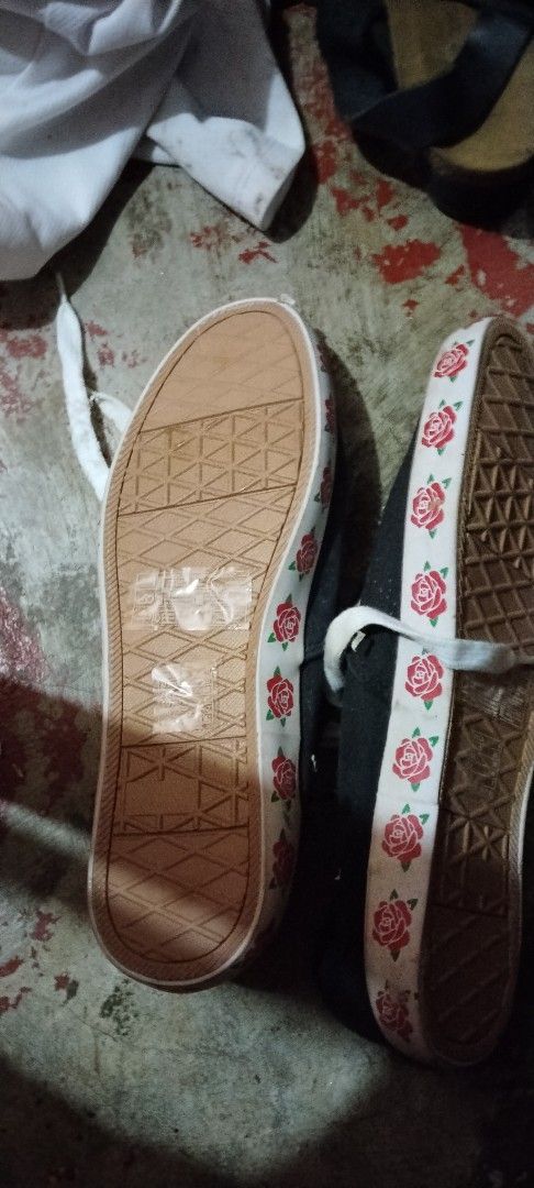 Forever 21 Black Rose Print Sneakers Size 9 (Category: Sneakers) located in Manila. Submitted by hellow2024 (Listing ID 1467043547, Image 2). Description: Forever 21 black canvas sneakers, size US 9 / EU 38. White laces included. Red rose floral pattern printed all over the side rubber soles. Brown outsoles with geometric traction pattern. Shows some wear and scuffs on soles and laces..